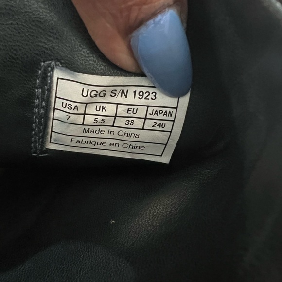 UGG Australia Women’s Black Leather Riding Boots Zip & Ties Shearling Sole US 7 - Picture 6 of 13